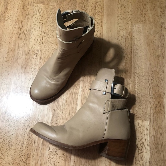 PLOMO soft leather wrap ankle booties. Size 37 (6.5) - Picture 3 of 11